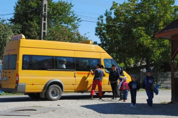 INCREDIBIL! Elevii din comuna Sacoşu Turcesc nu mai merg la şcoală din cauza incompetenţei primarului