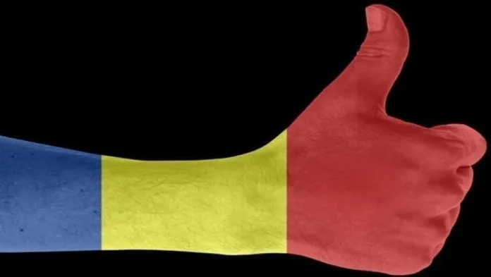 Trend de 2014: toate oraşele se vor Capitale Europene ale Culturii poza mana ridicata steagul romaniei mare1 36181200 jpg