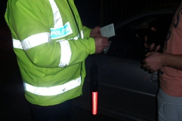 Bărbat depistat de două ori, în aceeaşi noapte, la volanul unei maşini neînmatriculate şi fără permis de conducere