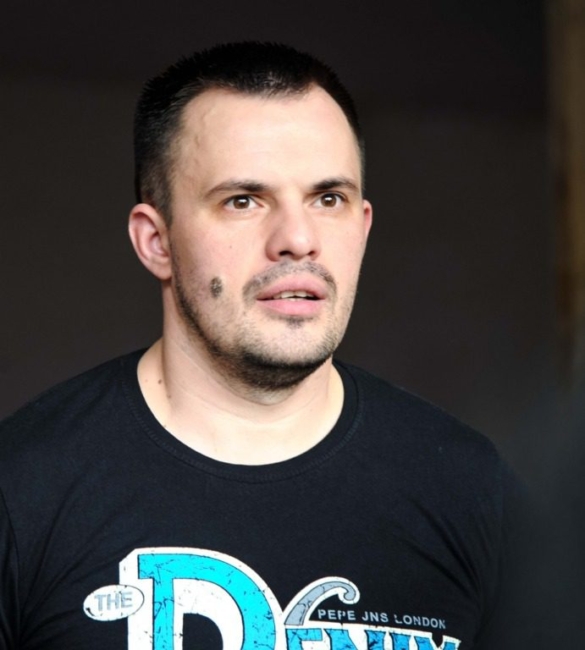 Înotul cea mai bună opţiune de mişcare. Vino la BAZIN 43