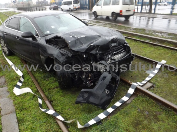 Şofer mut de beat cu maşina de împrumut a provocat un accident violent16 Şofer mut de beat cu maşina de împrumut a provocat un accident violent16