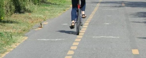 Un șofer de 75 de ani a accidentat GRAV un copil de 12 ani care mergea cu bicicleta pe contrasens, între Jebel și Ciacova