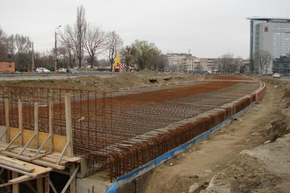 La Michelangelo se toarnă beton peste planșeu. În mai se va circula pe axa nord-sud!