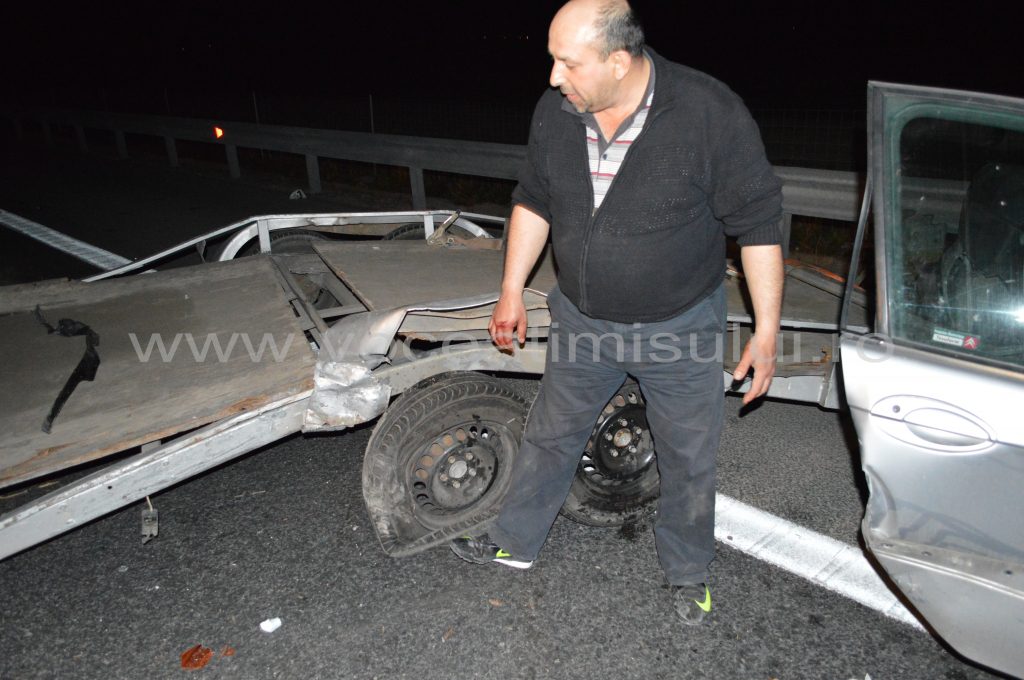 Doi ţigani au blocat traficul pe autostrada A107 Doi ţigani au blocat traficul pe autostrada A107