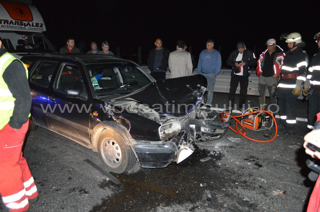 Doi ţigani au blocat traficul pe autostrada A123 Doi ţigani au blocat traficul pe autostrada A123