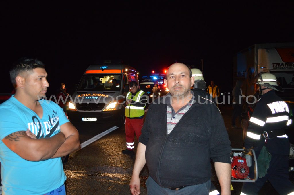 Doi ţigani au blocat traficul pe autostrada A125 Doi ţigani au blocat traficul pe autostrada A125