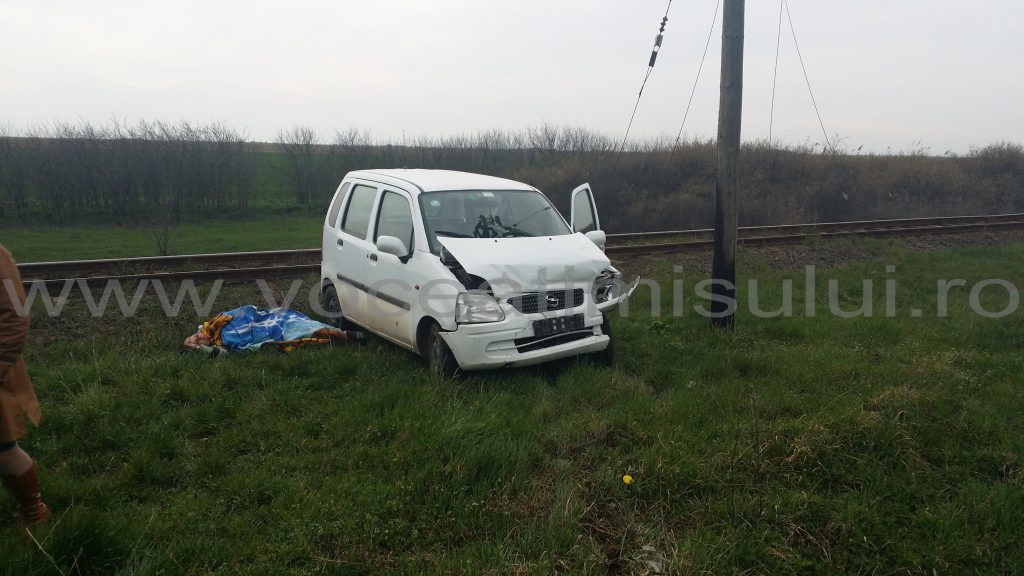 Două maşini s au lovit frontal aproape de Timişoara03 Două maşini s au lovit frontal aproape de Timişoara03