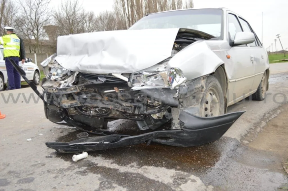 Două maşini s au lovit frontal aproape de Timişoara18 jpg Două maşini s au lovit frontal aproape de Timişoara18 jpg