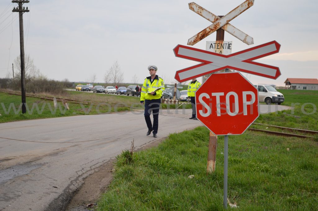 Două maşini s au lovit frontal aproape de Timişoara19 Două maşini s au lovit frontal aproape de Timişoara19
