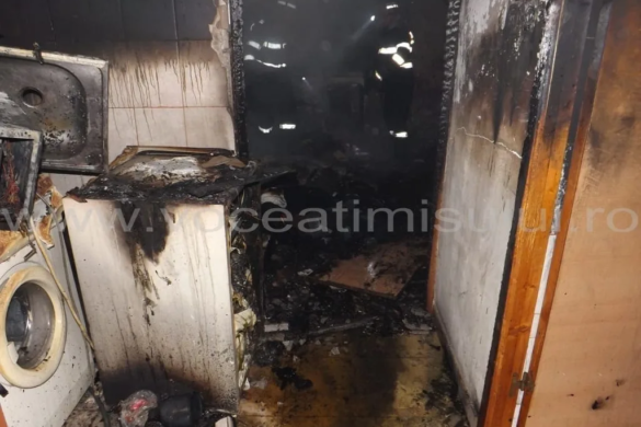 EXPLOZIE puternică într-un bloc din Timişoara. Bărbat rănit grav, copii intoxicaţi cu fum FOTO+VIDEO