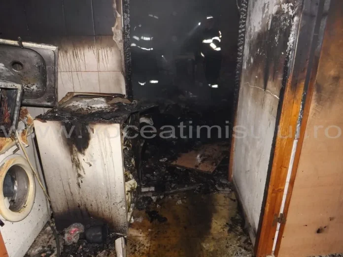 EXPLOZIE puternică într-un bloc din Timişoara. Bărbat rănit grav, copii intoxicaţi cu fum FOTO+VIDEO EXPLOZIE puternică într un bloc din Timişoara32 jpg
