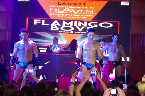 Ce se întâmplă de 8 martie în Heaven, rămâne în Heaven. Show erotic cu Flamingo Boys FOTO