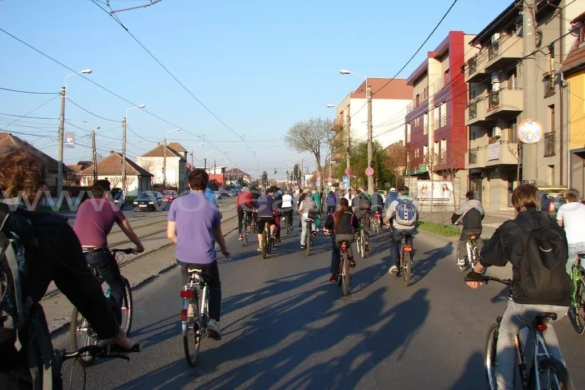 Un biciclist din Timişoara, mort de beat, s-a accidentat singur pe Bulevardul Liviu Rebreanu. Vezi ce alcolemie avea!