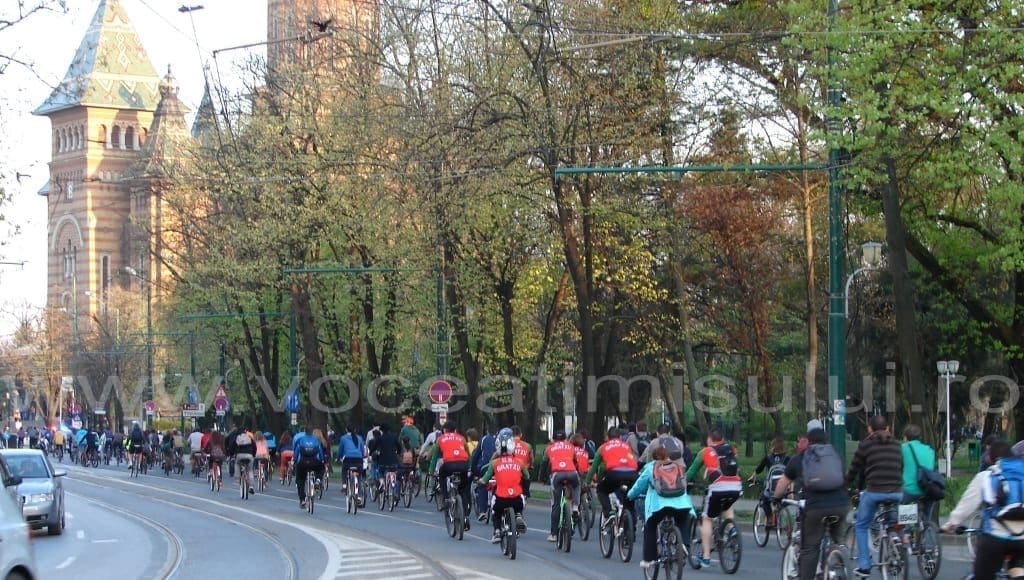 biciclisti-earth-hour-2014-16