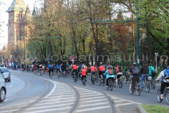 Bicicliștii au un număr SPECIAL pentru a semnala neregularitățile de pe piste