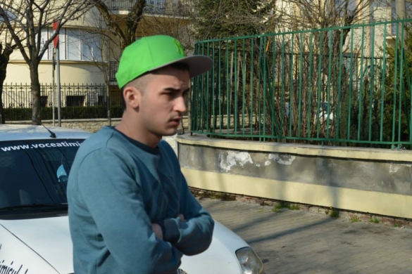 13 cu ghinion! Tineri prinşi de poliţiştii din Timişoara cu cannabis, în maşină FOTO+VIDEO