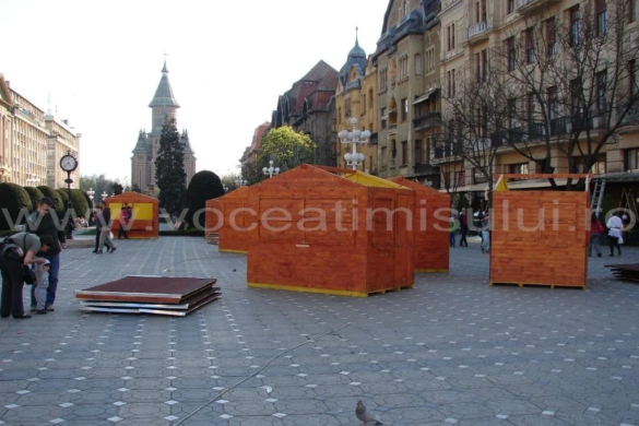 Furnicar în Piaţa Victoriei. Pregătirile pentru Târgul de Paşti, pe ultima sută de metri FOTO