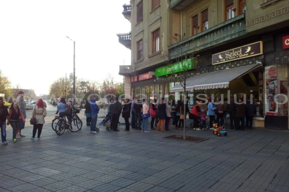 Vremea bună a pus sute de timișoreni, la cozi, ca-n vremea lu’ „Ceaşcă”! FOTO