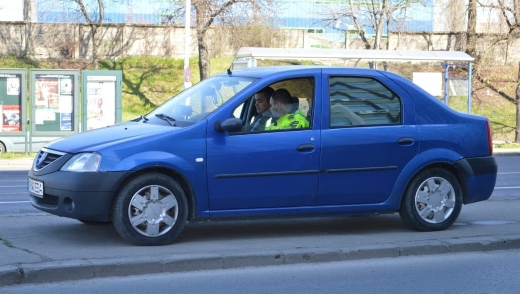 Şoferii-tupeişti-amendaţi-cu-curaj-de-poliţia-rutieră04