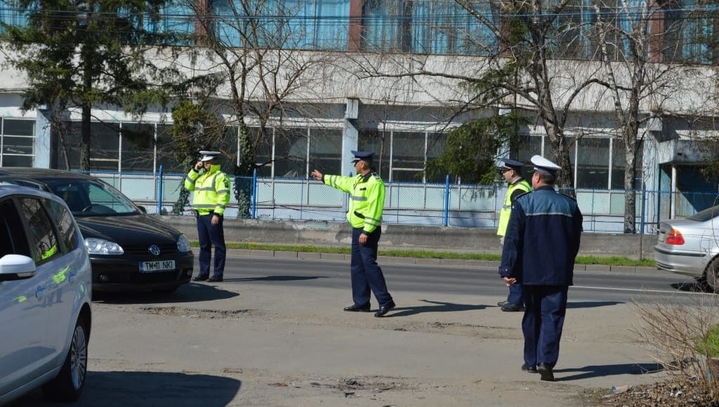 Şoferii-tupeişti-amendaţi-cu-curaj-de-poliţia-rutieră09