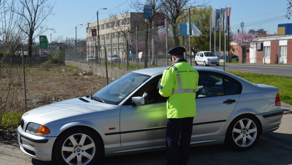 Şoferii-tupeişti-amendaţi-cu-curaj-de-poliţia-rutieră20