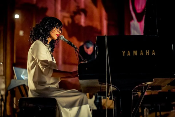 Muzică pentru auz şi suflet. Alexandrina Hristov îşi lansează noul album la Timişoara