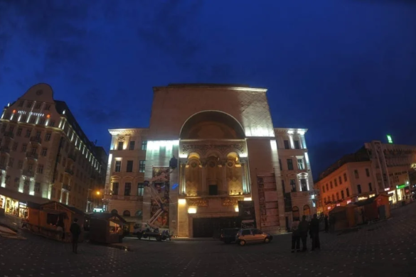 Clădirea Operei va fi iluminată artistic începând cu data de 9 iulie. Proiectul a costat 100.000 euro FOTO