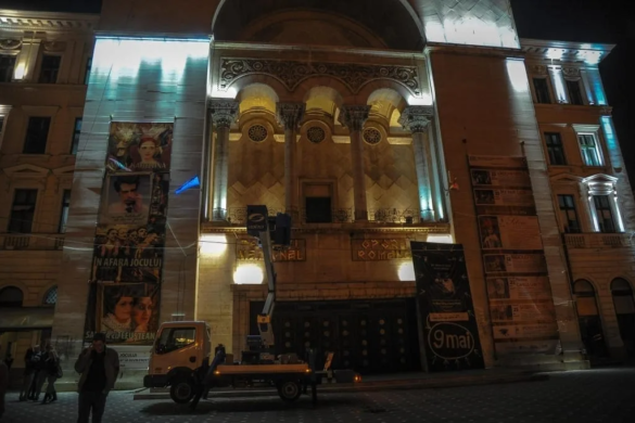 Test de iluminare artistică a clădirii Operei, supervizat de primarul Nicolae Robu FOTO