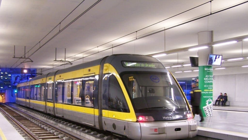 Metro_do_Porto_Flexity_Outlook_Eurotram_Trindade