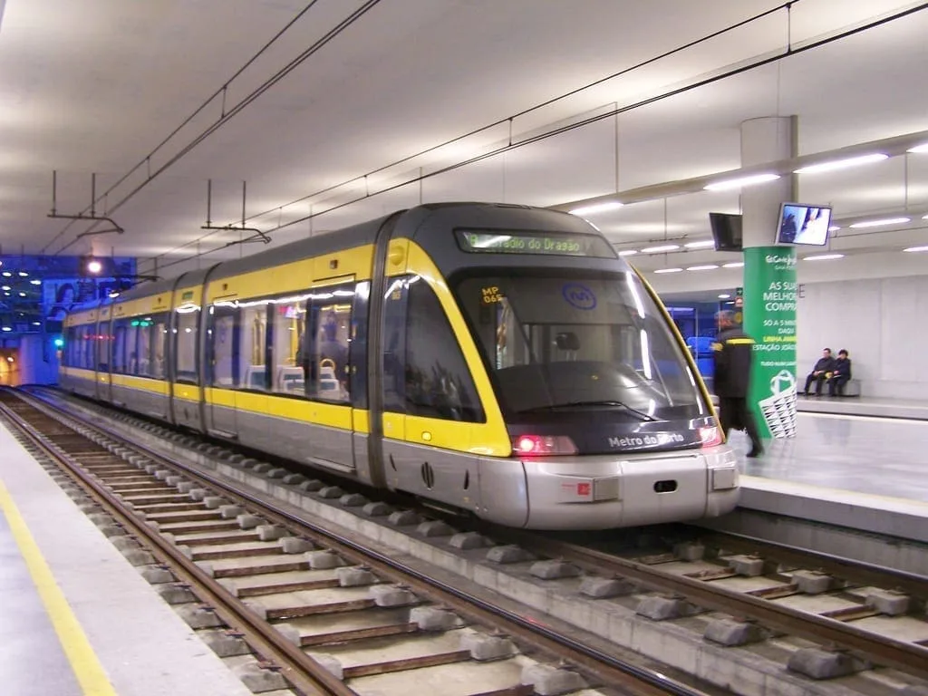 Metro_do_Porto_Flexity_Outlook_Eurotram_Trindade