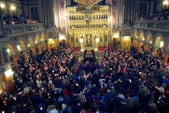 Vinerea Mare prăznuită la Catedrala mitropolitană din Timişoara, de sute de credincioşi