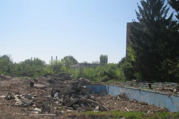 În loc de cartier de locuinţe de lux, „SUPER-JEG”. Poliţia Locală a „trântit” o amendă pe măsură şi pentru terenul ILSA FOTO