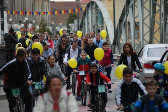 400 de lugojeni au pedalat la prima ediţie „Lugojul Pedalează” din 2014 FOTO