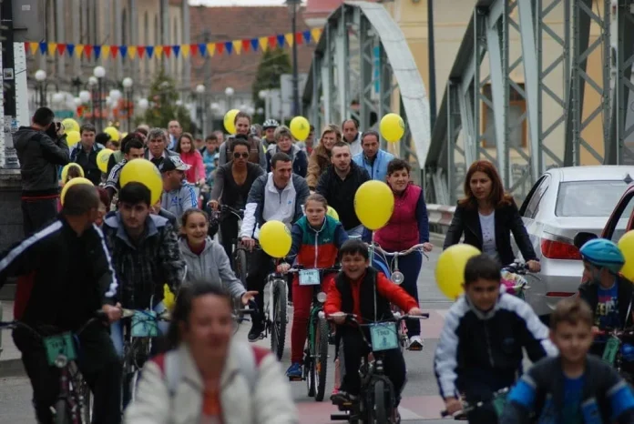 400 de lugojeni au pedalat la prima ediţie „Lugojul Pedalează” din 2014 FOTO