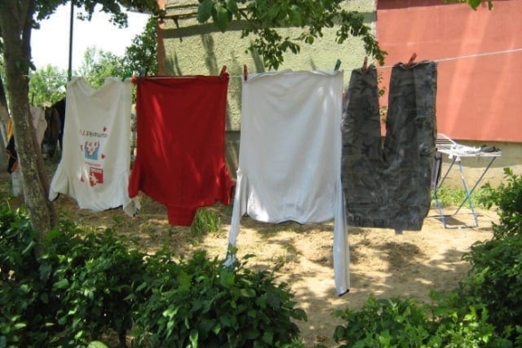 Poliția comunitară a început lupta cu rufele puse la uscat în afara balcoanelor