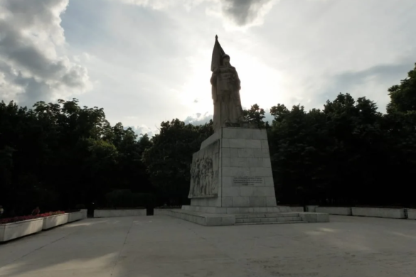 Un dement la Timisoara, distrugeri in Parcul Central pentru ca ii ”apartine”