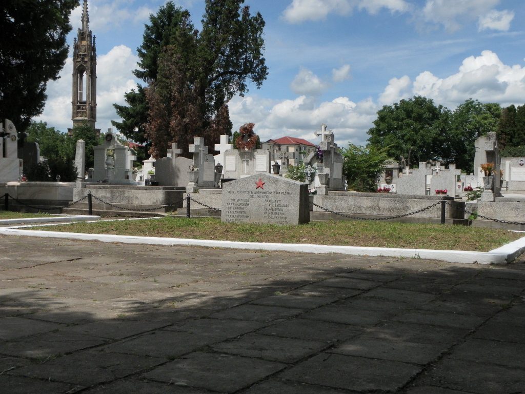 4 Monumentul ostasilor sovietici 9 4 Monumentul ostasilor sovietici 9