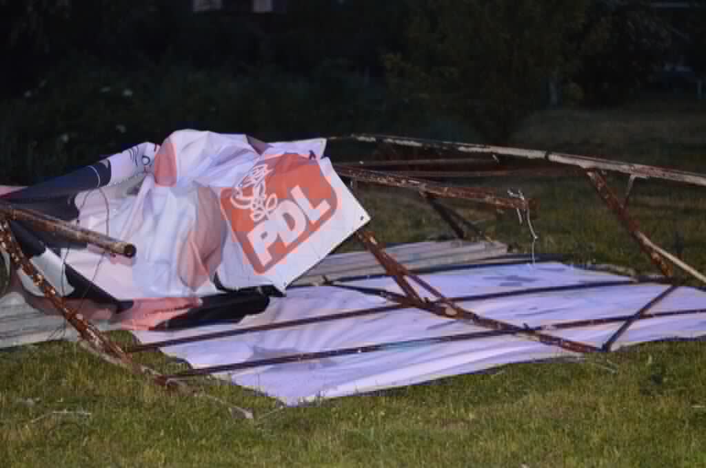 Afise electorale vandalizate10 Afise electorale vandalizate10
