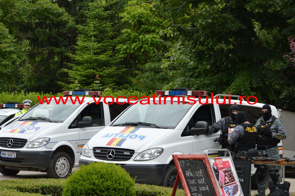 DISTRACŢIE maximă în Parcul Copiilor din Timişoara05 DISTRACŢIE maximă în Parcul Copiilor din Timişoara05