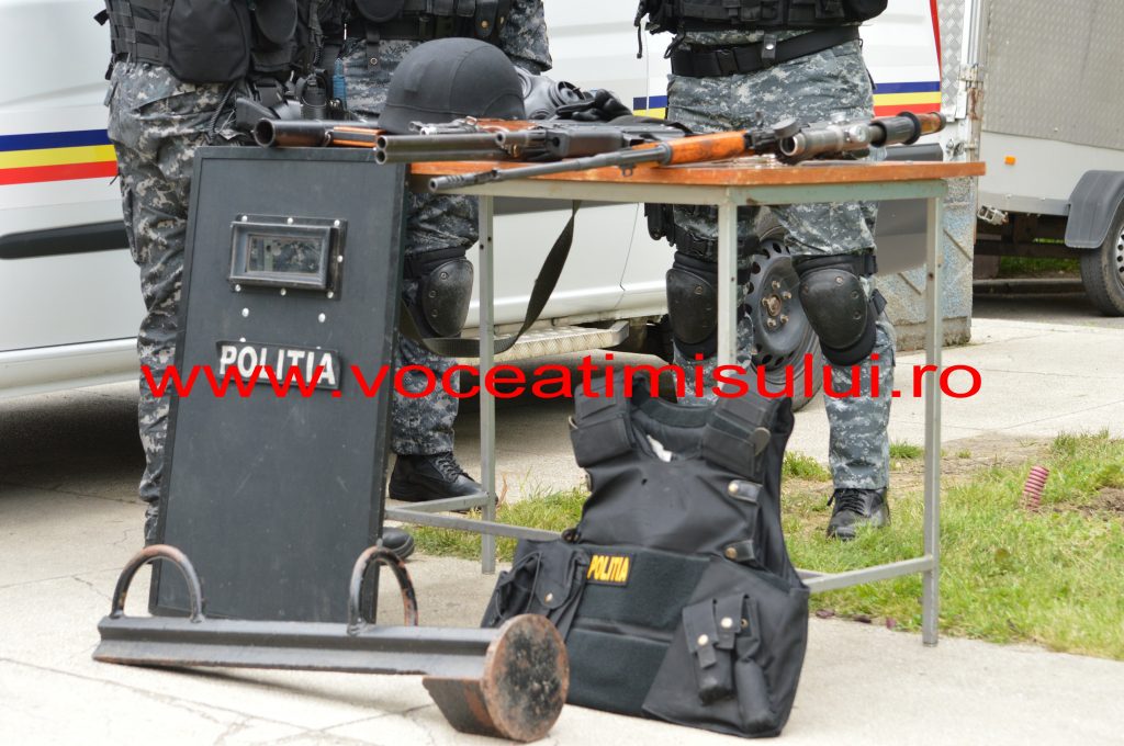 DISTRACŢIE maximă în Parcul Copiilor din Timişoara07 DISTRACŢIE maximă în Parcul Copiilor din Timişoara07