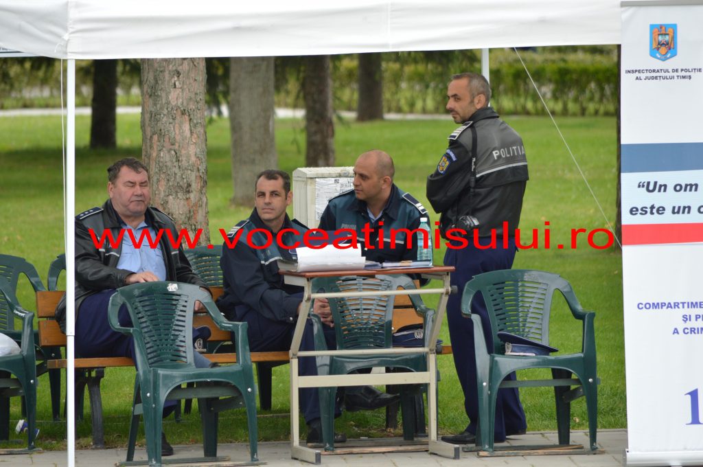 DISTRACŢIE maximă în Parcul Copiilor din Timişoara09 DISTRACŢIE maximă în Parcul Copiilor din Timişoara09