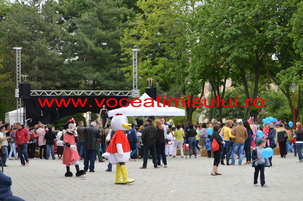 DISTRACŢIE maximă în Parcul Copiilor din Timişoara10 DISTRACŢIE maximă în Parcul Copiilor din Timişoara10