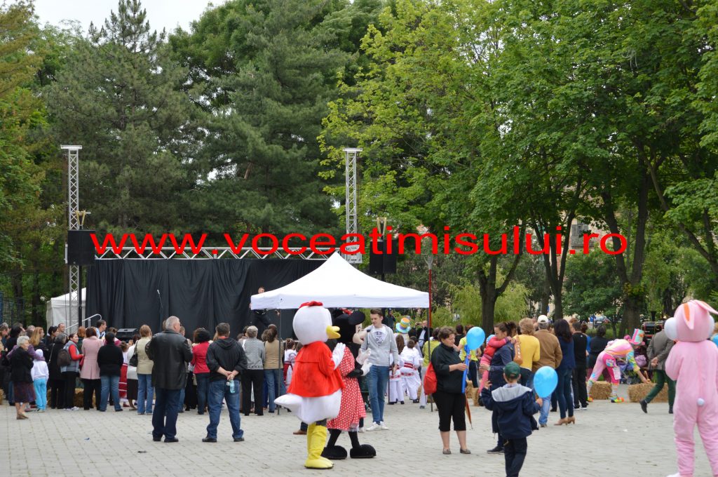 DISTRACŢIE maximă în Parcul Copiilor din Timişoara12 DISTRACŢIE maximă în Parcul Copiilor din Timişoara12