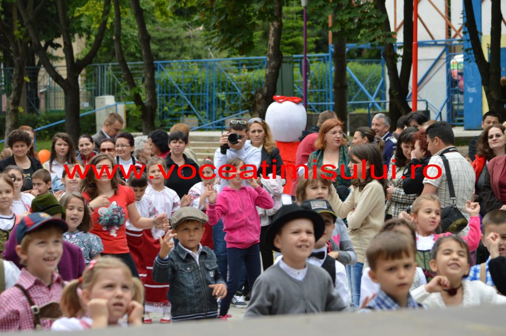 DISTRACŢIE maximă în Parcul Copiilor din Timişoara16 DISTRACŢIE maximă în Parcul Copiilor din Timişoara16