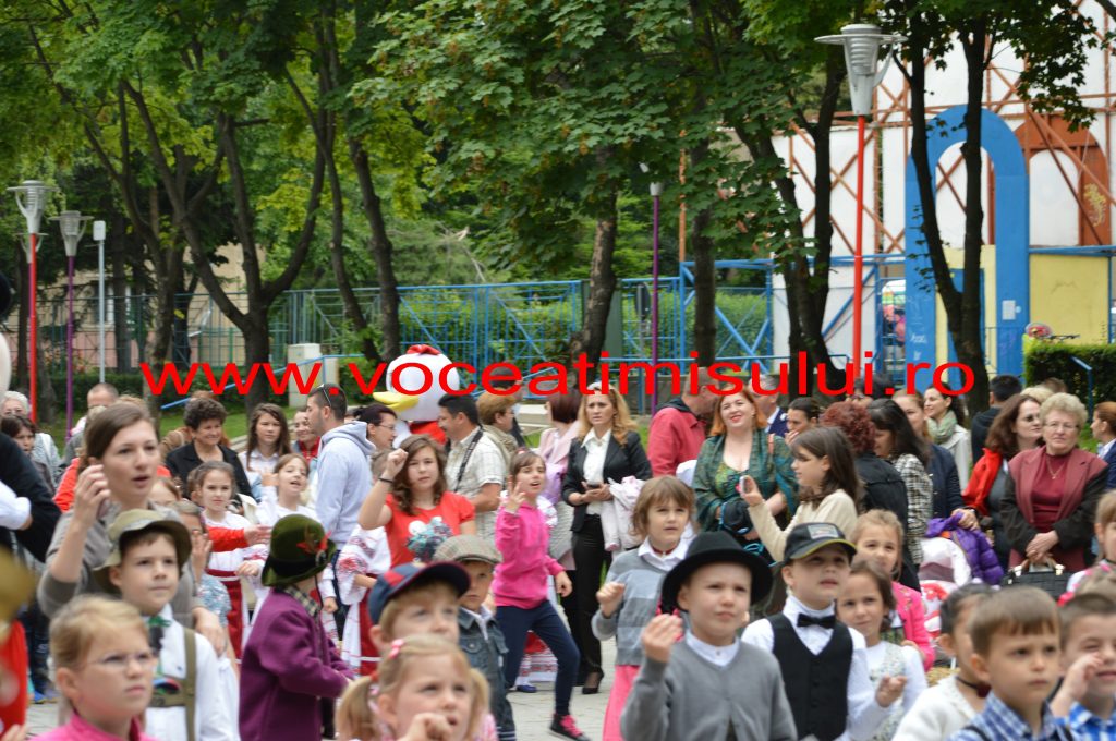DISTRACŢIE maximă în Parcul Copiilor din Timişoara17 DISTRACŢIE maximă în Parcul Copiilor din Timişoara17