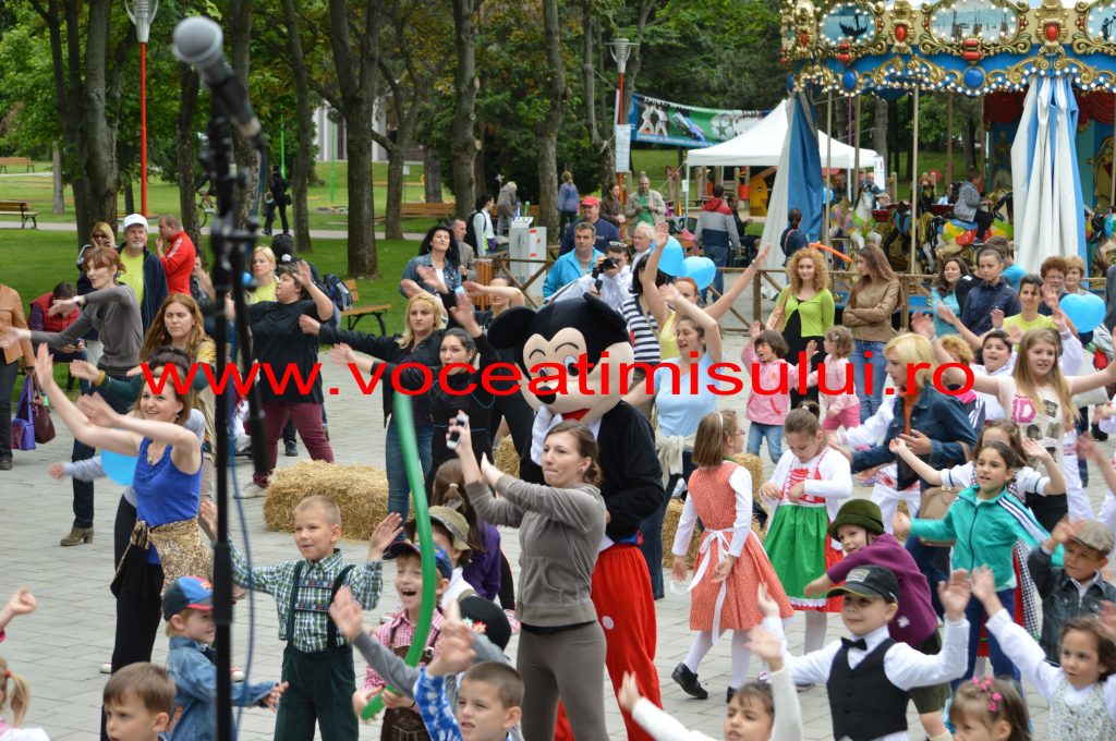 DISTRACŢIE maximă în Parcul Copiilor din Timişoara19 DISTRACŢIE maximă în Parcul Copiilor din Timişoara19