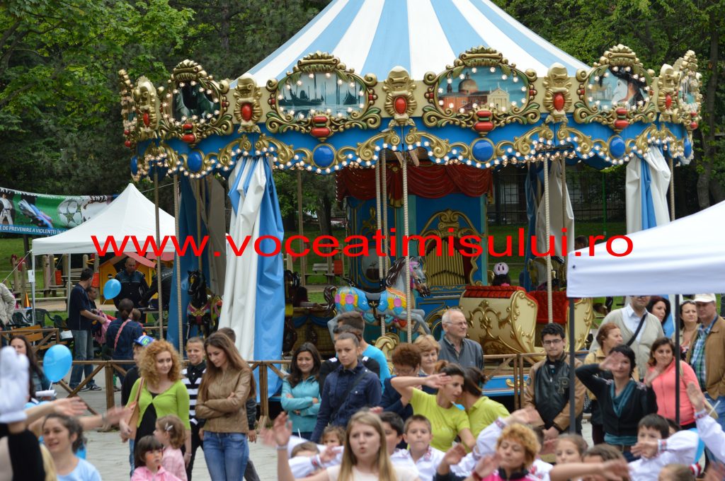 DISTRACŢIE maximă în Parcul Copiilor din Timişoara20 DISTRACŢIE maximă în Parcul Copiilor din Timişoara20
