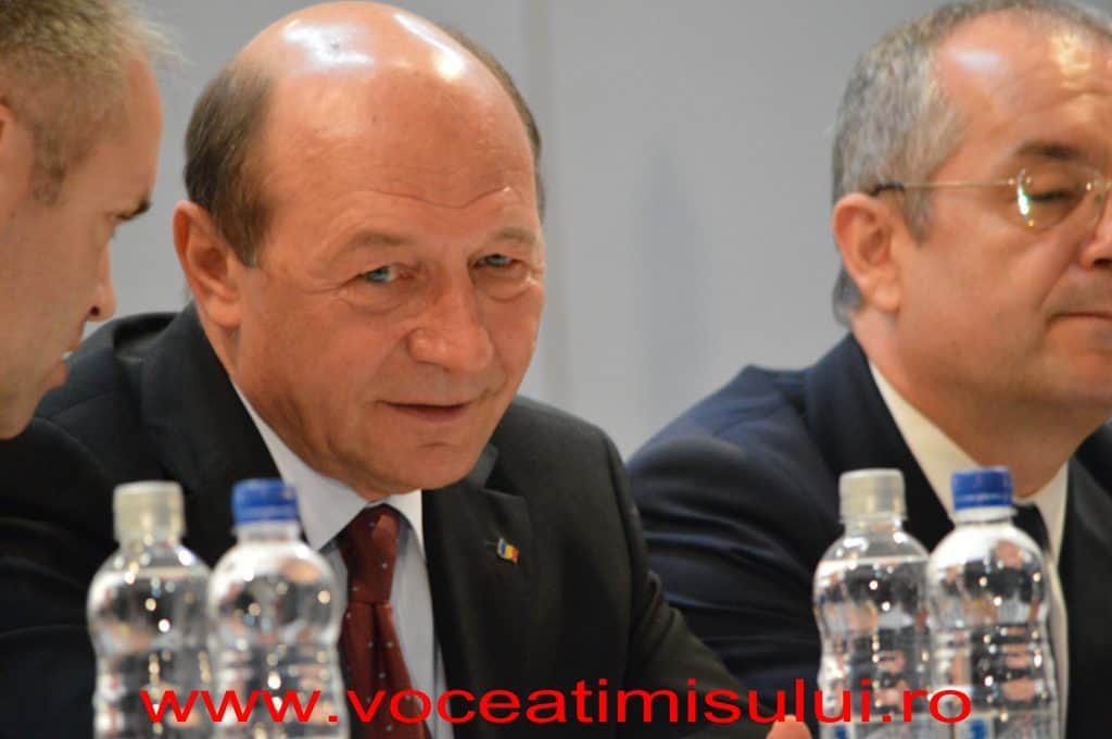 Urale şi aplauze pentru Băsescu036 Urale şi aplauze pentru Băsescu036