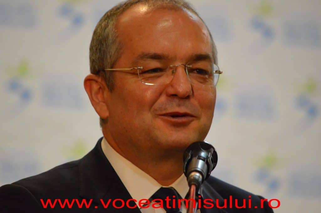 Urale şi aplauze pentru Băsescu100 Urale şi aplauze pentru Băsescu100