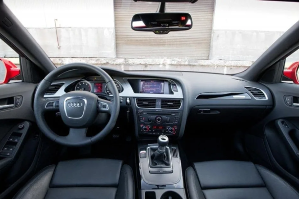 Audi A4, furat din Spania, depistat de poliţiştii de frontieră de la Cenad. Românca de la volan susţine că l-a cumpărat